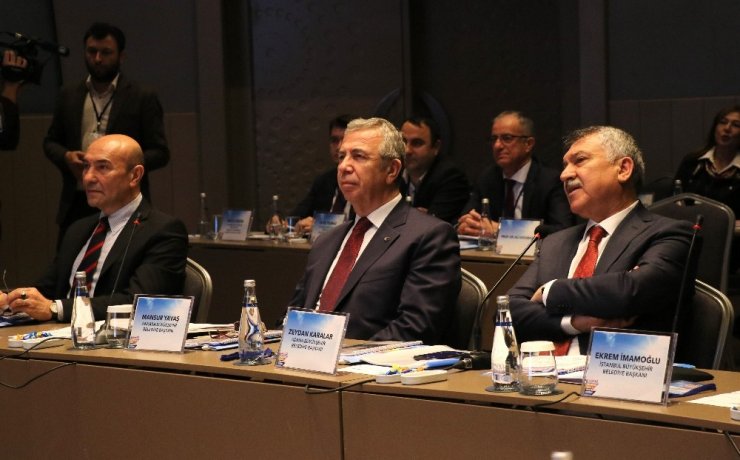 CHP’li büyükşehir belediye başkanları Adana’da buluştu