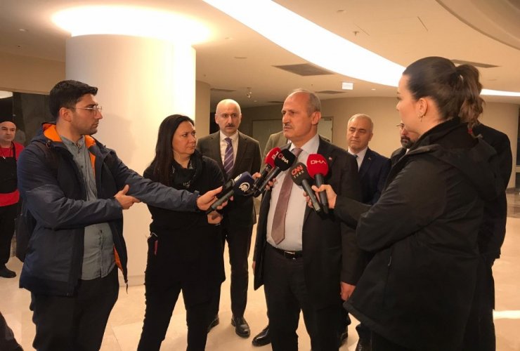Ulaştırma Bakanı Turhan, uçak kazasında yaralananları hastanede ziyaret etti