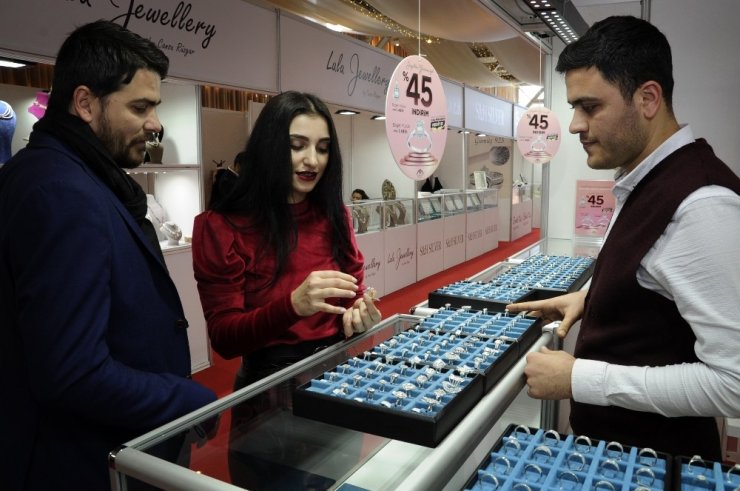 Sevgililer Günü’ne özel mücevher fuarı kapılarını açtı