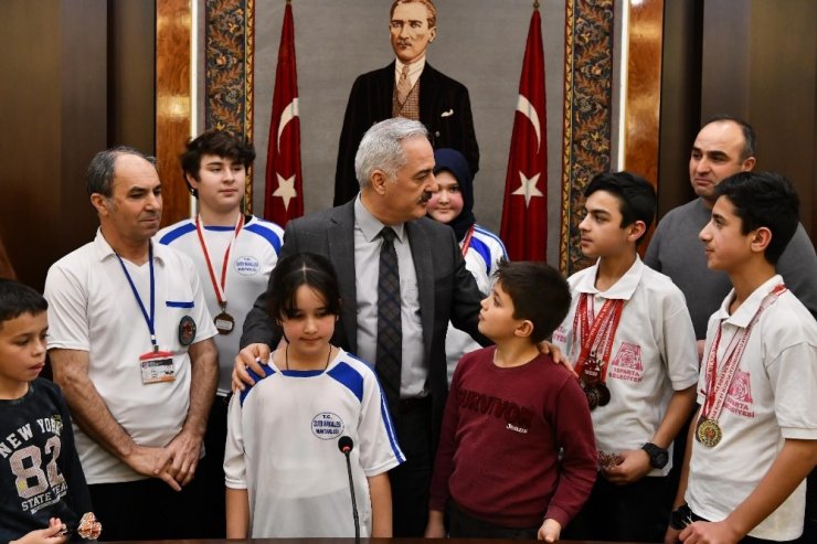 Vali Seymenoğlu, şampiyonlarla bir araya geldi