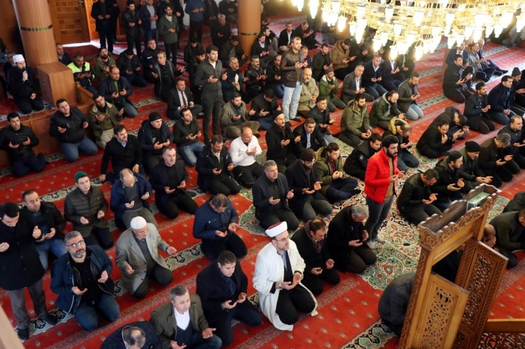 Van'daki çığda hayatını kaybedenler için hatim indirildi