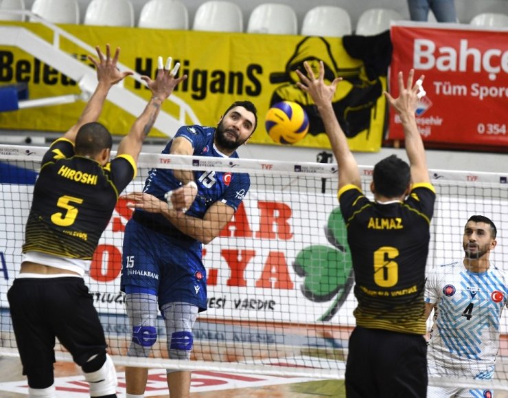 Efeler Ligi: Sorgun Belediye: 1 - Halkbank Ankara: 3