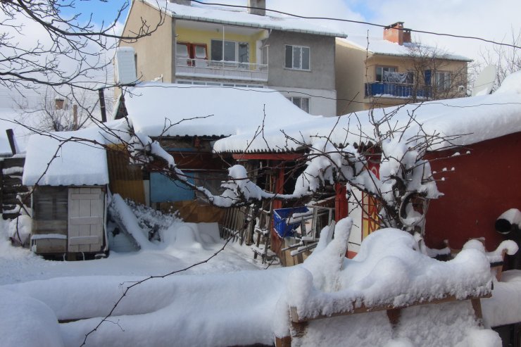 Bilecik'te kar yağışı nedeniyle 70 köye ulaşım sağlanamıyor