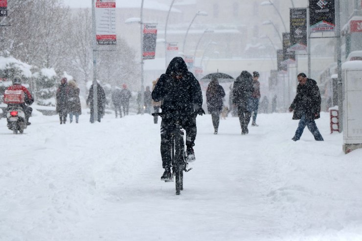 Kar yağışı nedeniyle 6 ilde 597 köy ve mahalle yolu ulaşıma kapandı