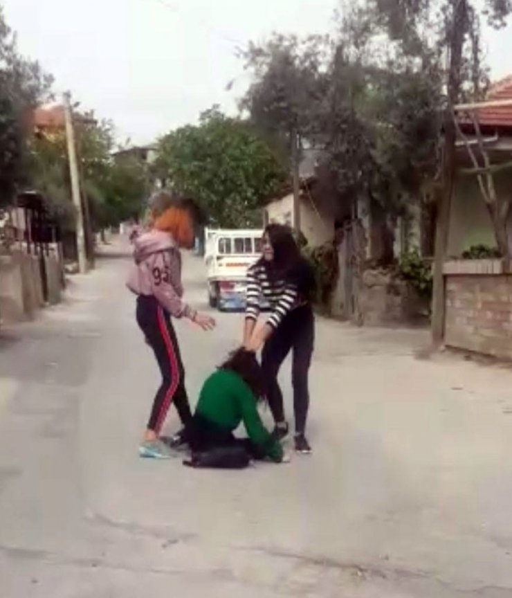 Terör estiren kızlar gözaltına alındı, yine adli kontrolle serbest kaldı