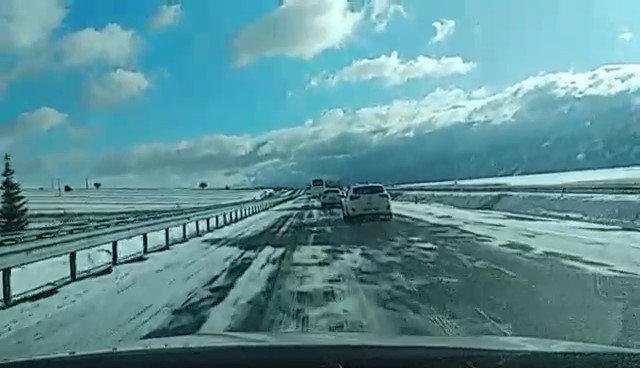 Kaza nedeniyle yolda kilometrelerce kuyruk oluştu