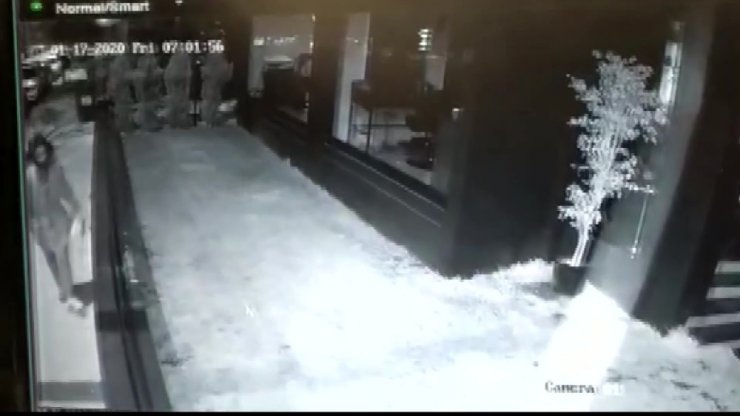 İçerisinde 5 bin TL’lik makyaj malzemesi bulunan çantayı çaldı