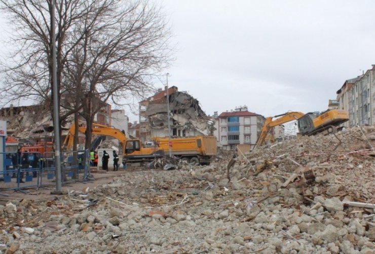Elazığ’da enkaz kaldırma çalışmasında iş kazası: 1 ölü