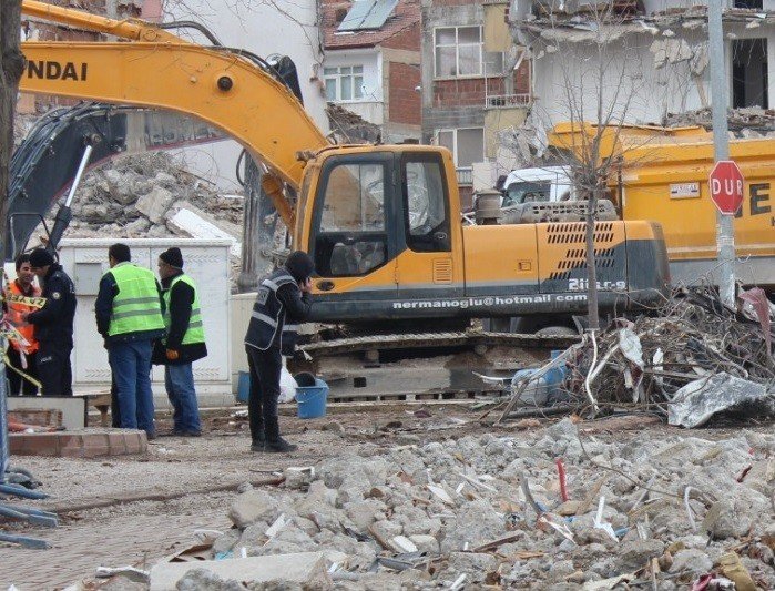 Elazığ’da enkaz kaldırma çalışmasında iş kazası: 1 ölü