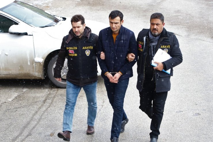 Tartıştığı genci 8 farklı yerinden bıçaklayarak öldüren zanlı adliyede