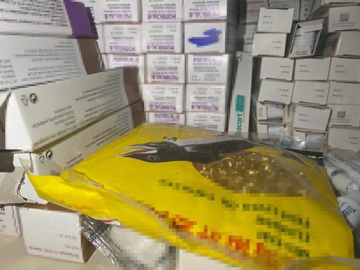 Kaçak ilaç operasyonu kamerada