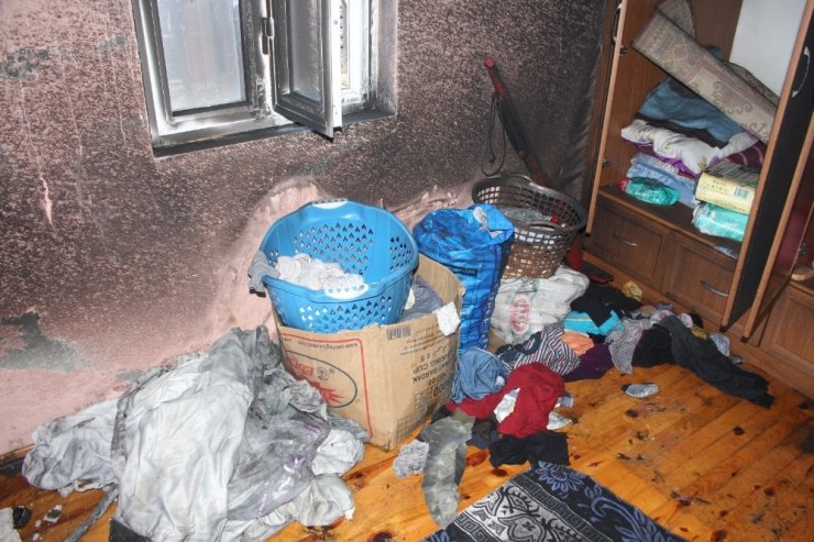 Çakmakla oynayan 3 yaşındaki çocuk evde yangın çıkardı