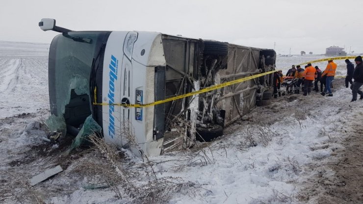Kayseri’de yolcu otobüsü devrildi, çok sayıda yaralı var