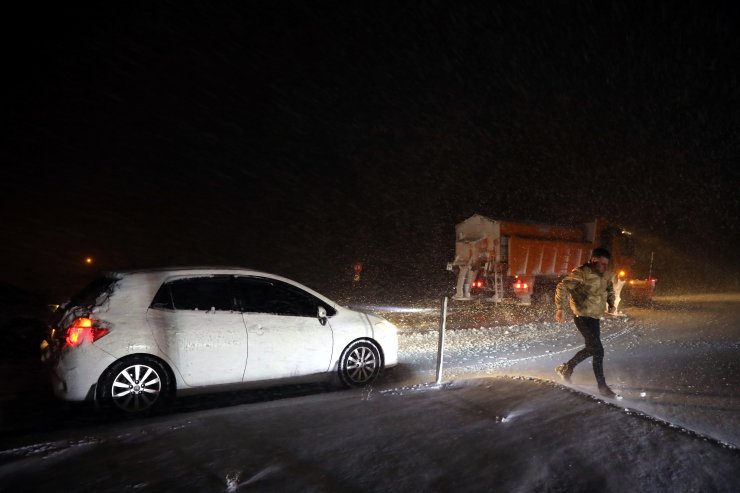Kırklareli'de yoğun kar etkili oluyor