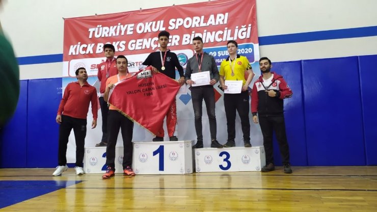 Nizip Kick Boks’ta Türkiye Şampiyonu oldu