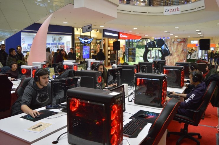 PUBG oyuncuları Espark’ta yarışıyor