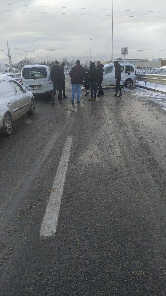 Buzlanma kazayı beraberinde getirdi, 9 araç birbirine girdi