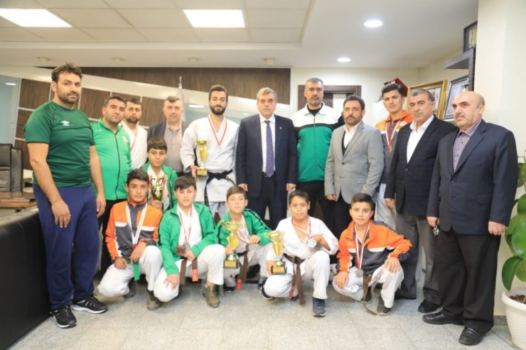 Şanlıurfa Büyükşehir Belediyesporlu gençler 26 madalya aldı