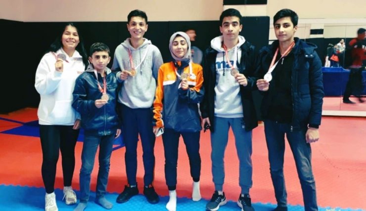 Şanlıurfa Büyükşehir Belediyesporlu gençler 26 madalya aldı