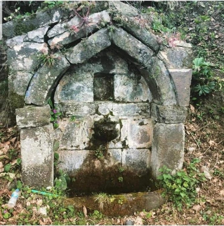 Çalınan 150 yıllık tarihi çeşmenin taşları bulundu