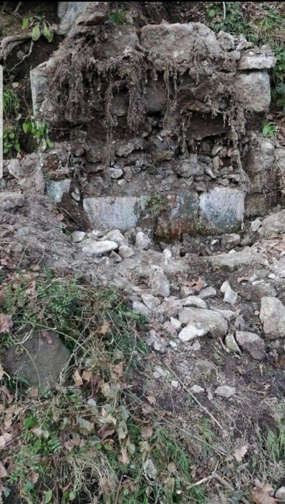Çalınan 150 yıllık tarihi çeşmenin taşları bulundu