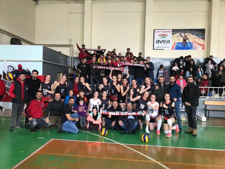 Van Büyükşehir Belediyesi Voleybol Takımı şampiyonluğa kenetlendi