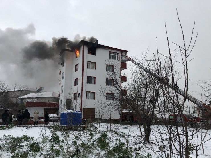 Alaplı’da şiddetli hortum yangın çıkarttı