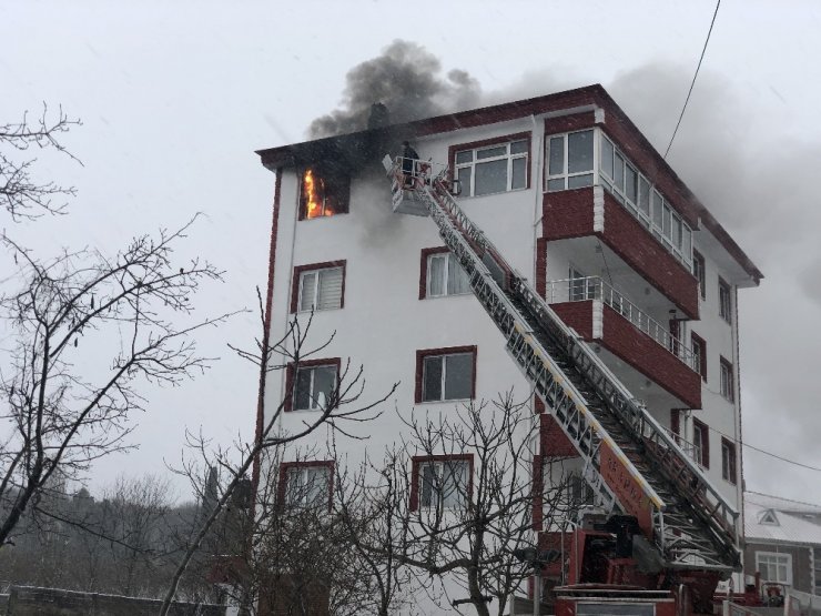 Alaplı’da şiddetli hortum yangın çıkarttı