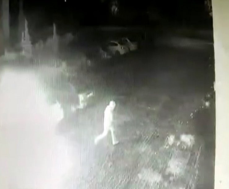 Terk eden sevgilisinin otomobilini kundakladı