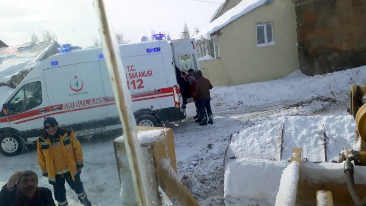 Ahlat’ta 5 kişilik aile karbonmonoksit gazından zehirlendi