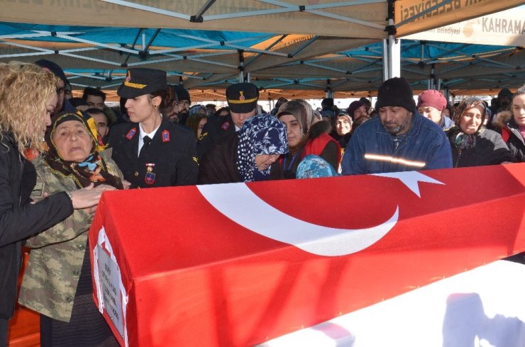 Şehit uzman onbaşıyı binler uğurladı