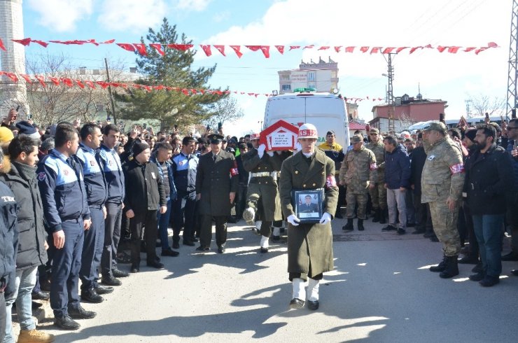 Şehit uzman onbaşıyı binler uğurladı