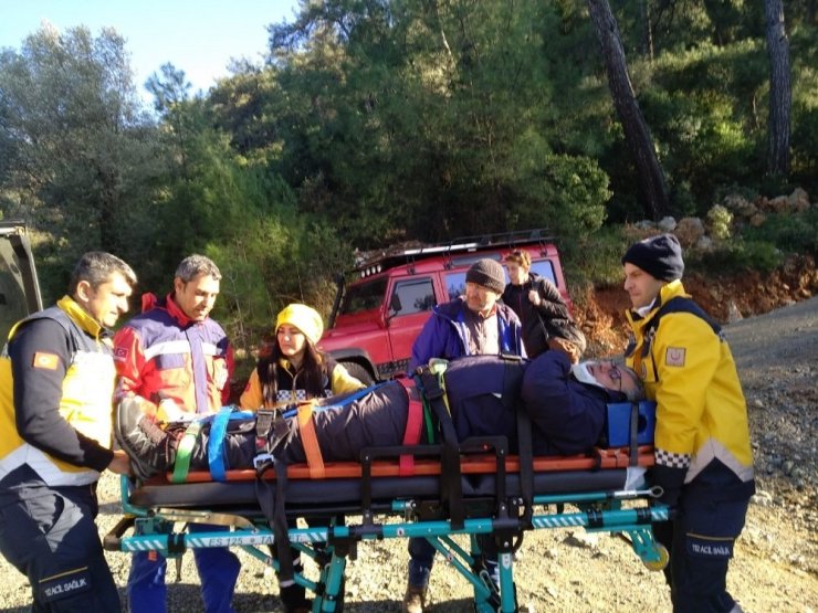 Dalaman’da doğa yürüyüşünde ayağı kırılan kişi kurtarıldı