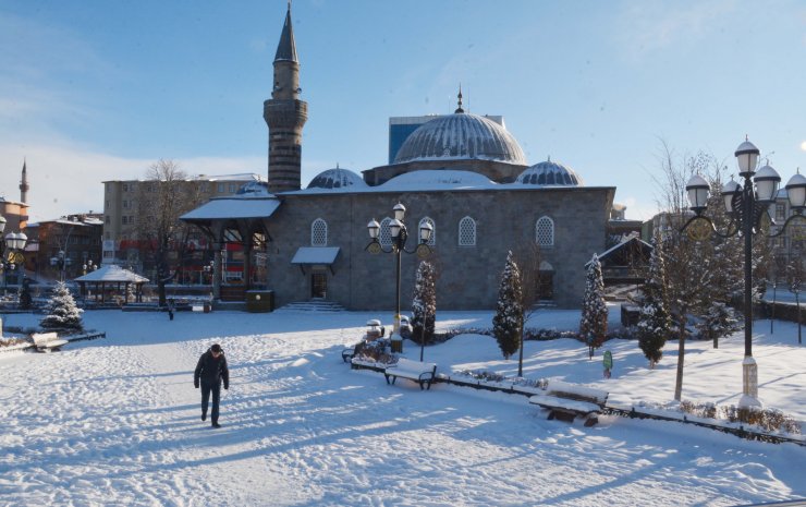 Doğu'da 2 bin 166 yerleşim yerine ulaşım sağlanamıyor