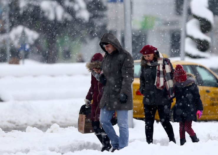 Karabük'te kar nedeniyle kapanan 195 köy yolunun 135'i açıldı