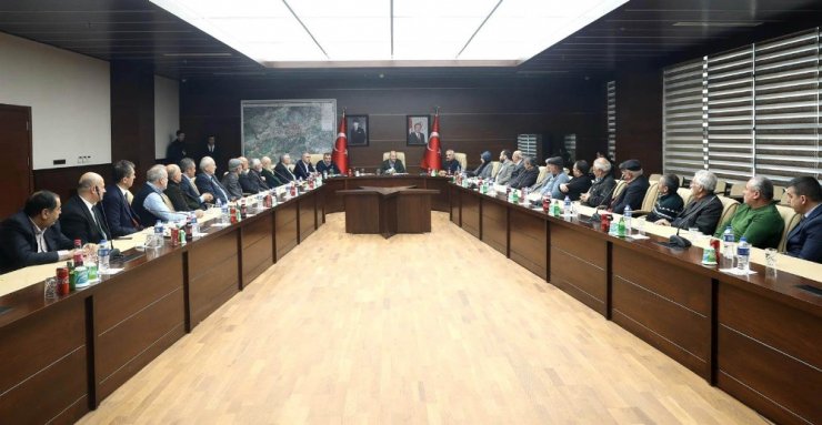 Bakan Soylu, kanaat önderleriyle bir araya geldi