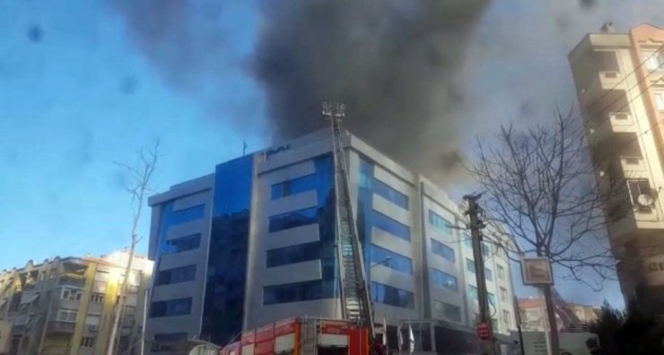 İzmir’de hastane yangını