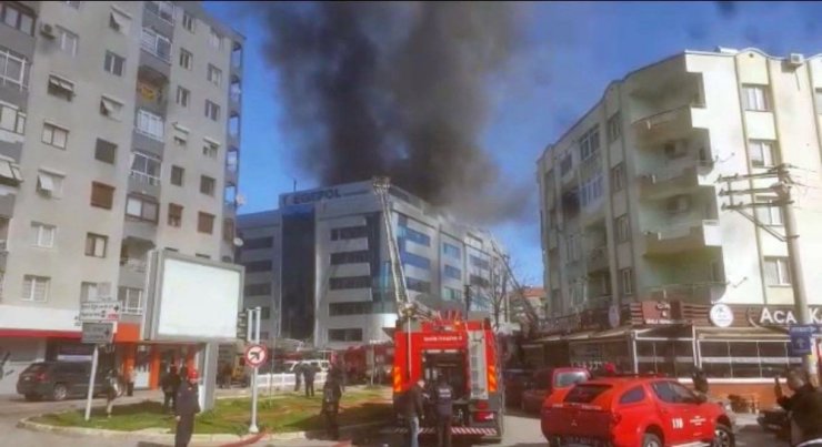 İzmir’de hastane yangını