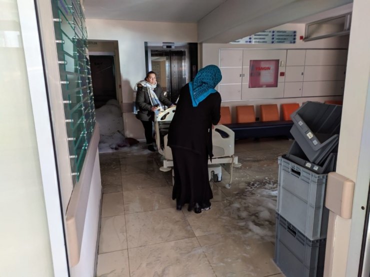 Paniğe yol açan hastane yangını söndürüldü