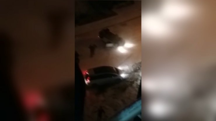 Karda kayan araçların kaza anları çığlık çığlığa kamerada