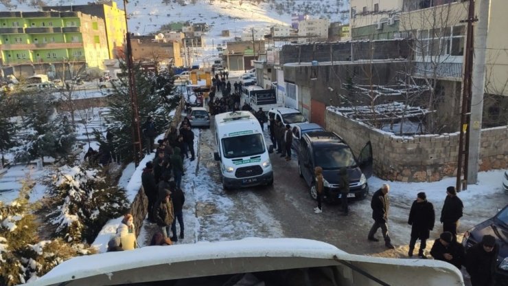 Yangında hayatını kaybeden 3 kardeş aynı mezarlığa gömüldü