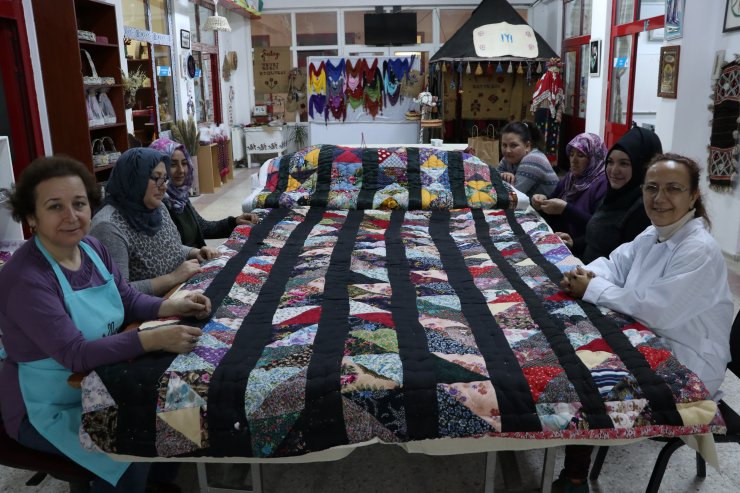 Ninelerinden kalan parça kumaşlarla "kırkyama" yorgan yaptılar