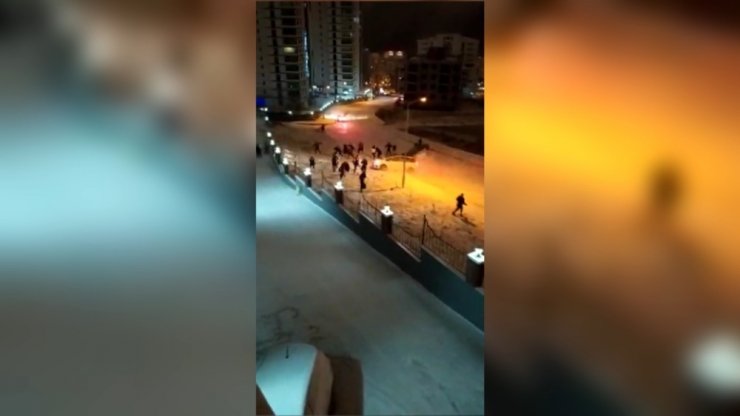 Karda kayan araçların kaza anları çığlık çığlığa kamerada