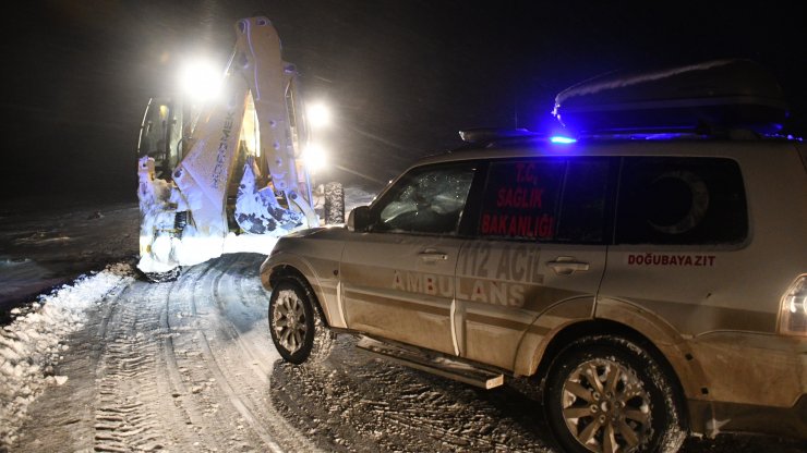 Tendürek Dağı eteğindeki 78 yaşındaki hasta için seferber oldular
