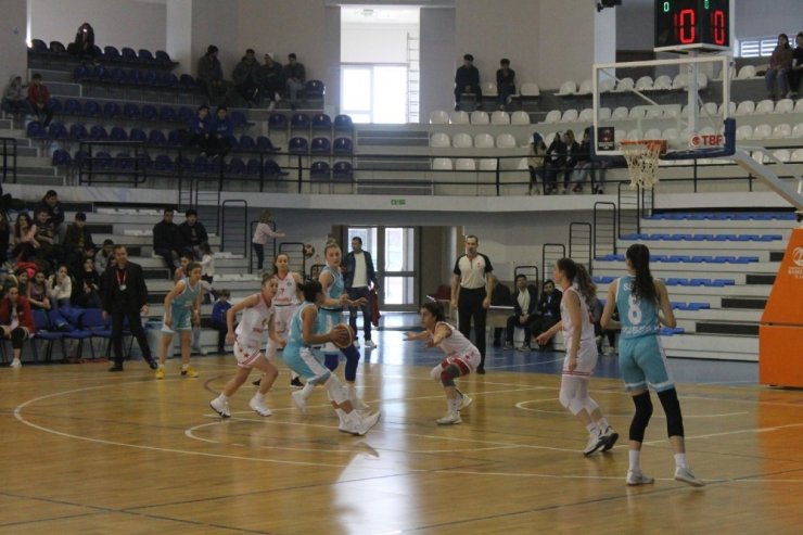 Turgutlu Belediyesi Kadın Basketbol takımı lidere yenildi