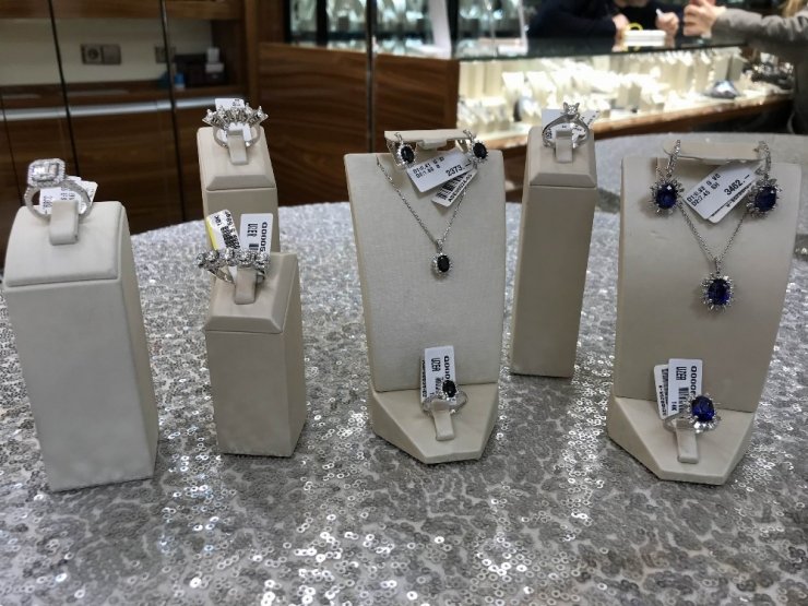 Sevgililer Günü altın ve pırlanta yılı olacak