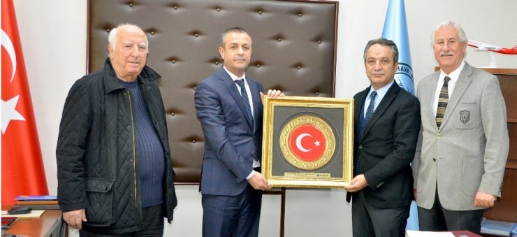 Karslıoğlu: "Çukurova Havaalanı yap işlet devret modeliyle inşa edilmemeliydi"