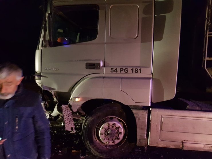 Otomobil ile kamyon çarpıtı: 2 yaralı