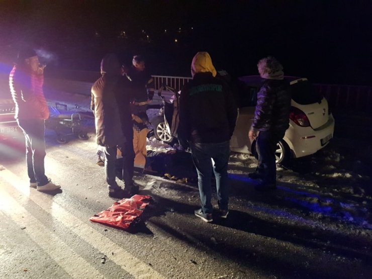 Otomobil ile kamyon çarpıtı: 2 yaralı