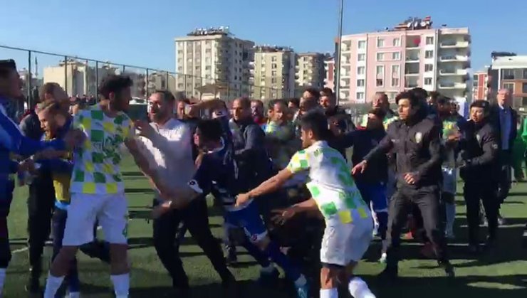 Aydın’da futbolcular bir anda boksöre dönüştü